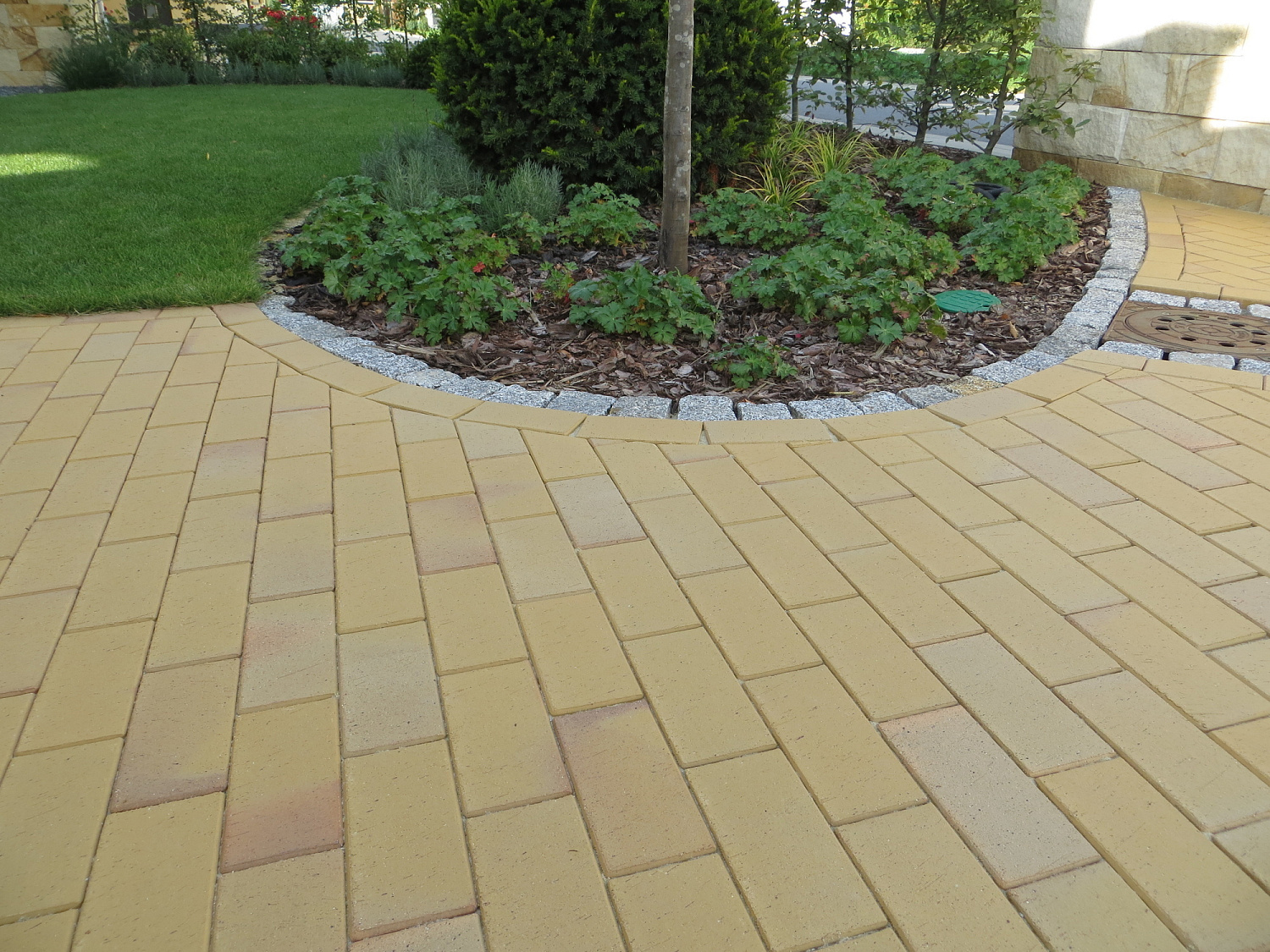 Фото клинкерной брусчатки. Кирпич тротуарный для замощения (Lode)