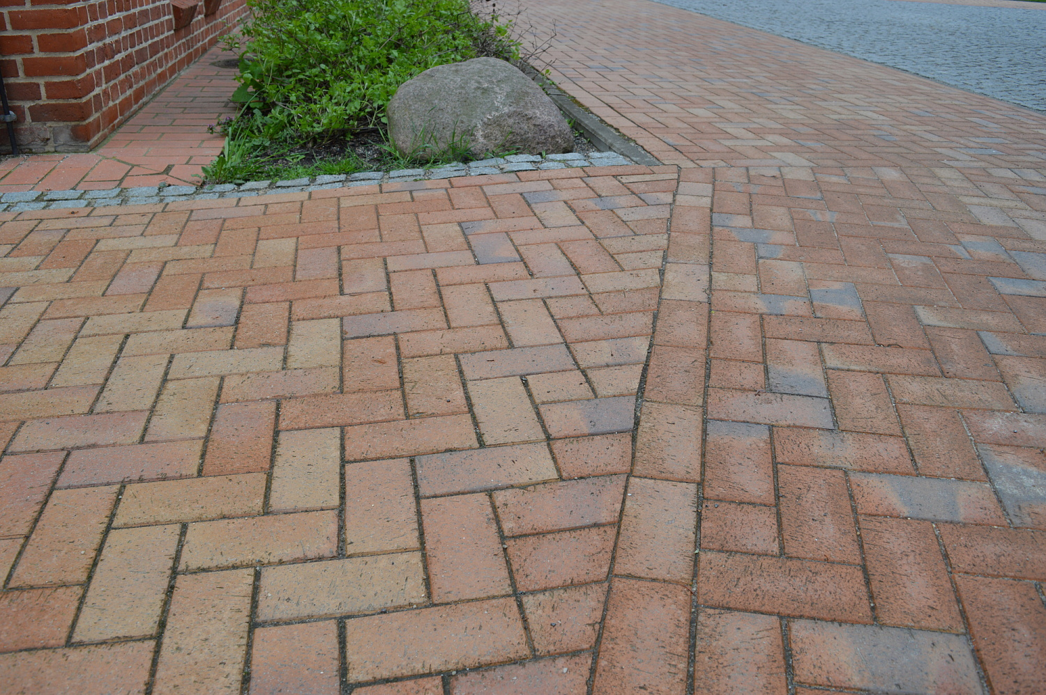 Фото клинкерной брусчатки. Кирпич тротуарный для замощения (Lode)