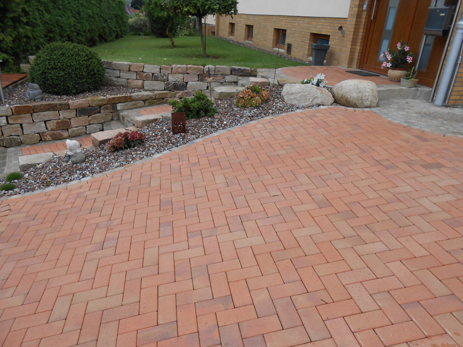 Фото клинкерной брусчатки. Кирпич тротуарный для замощения (Lode)