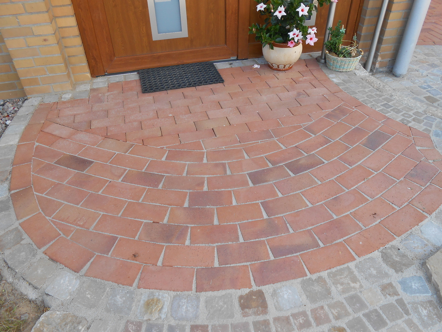 Фото клинкерной брусчатки. Кирпич тротуарный для замощения (Lode)