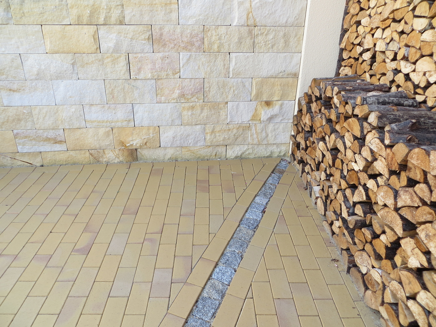 Фото клинкерной брусчатки. Кирпич тротуарный для замощения (Lode)