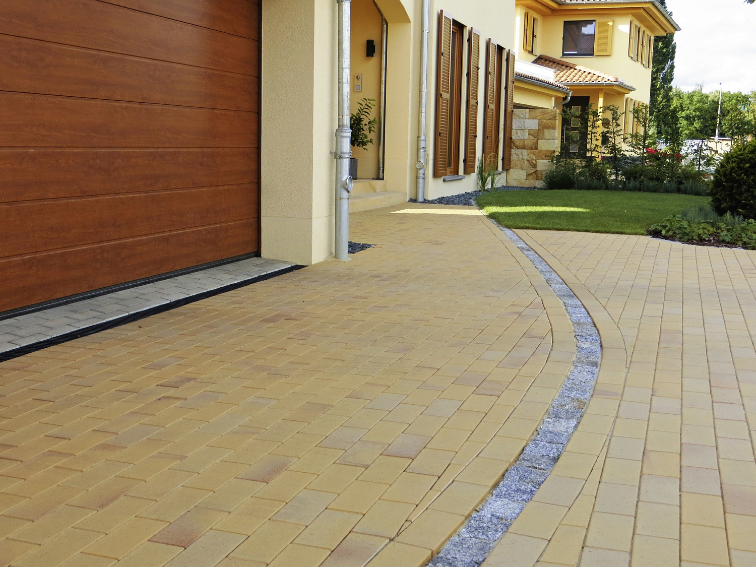 Фото клинкерной брусчатки. Кирпич тротуарный для замощения (Lode)