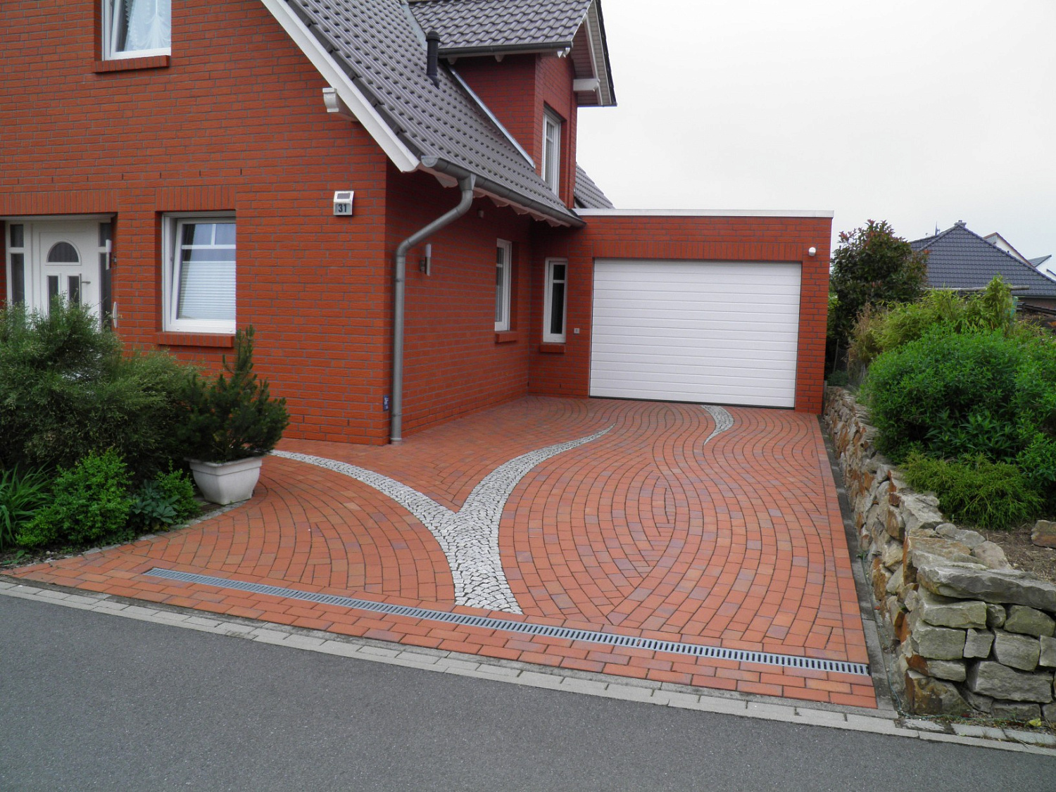 Фото клинкерной брусчатки. Кирпич тротуарный для замощения (Lode)